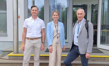 BusinessTour führte zur Miba nach Laakirchen