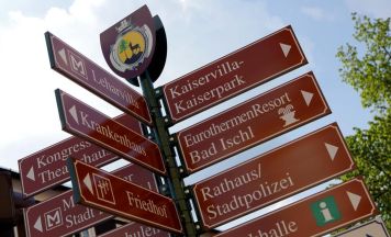 Xenia Hausners Skulptur „Zeitenwende“ wird in Bad Ischl eröffnet