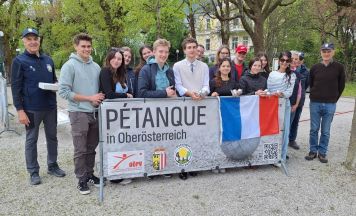 Tourismusschüler entdecken Pétanque im Bad Ischler Kurpark