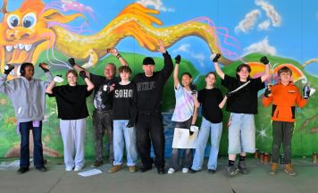 Graffiti-Workshop brachte Farbe auf den Drachenspielplatz in Vorchdorf