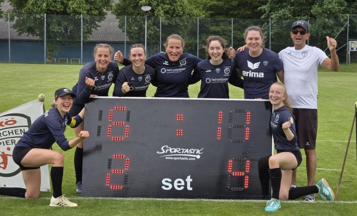 Freude bei den Paper-Girls (Foto: Almhofer)