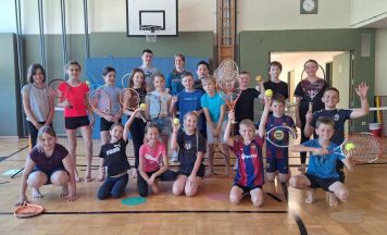 Sportprojekt brachte Tennis in die Volksschule Pfandl