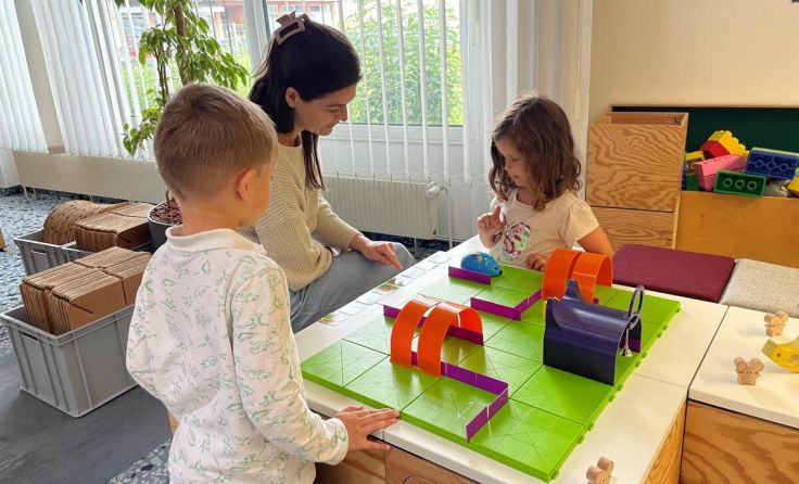 Bei der "Robomaus" werden erste Programmier-Erfahrungen gesammelt. (Foto: Tips/Gröstlinger)