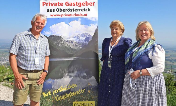 Obmann Klaus Schmalnauer mit seinen beiden Vorgängerinnen (Foto: Hörmandinger)