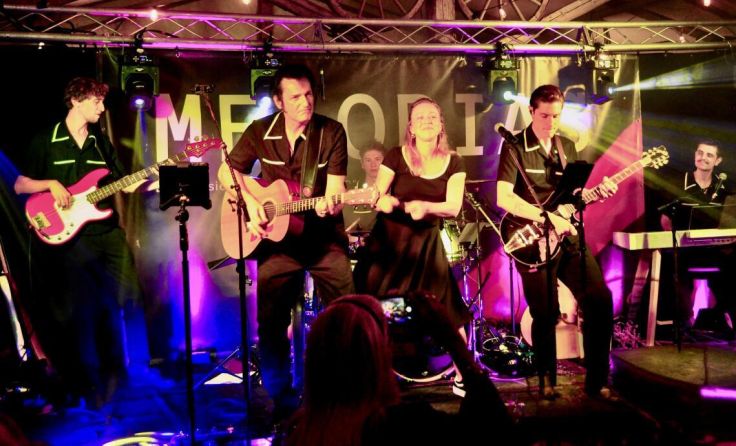Melodias mit Bandleader J.J. King (Foto: Melodias)