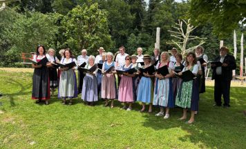 Gemeinsames Singen auf der Museumshalbinsel in Steyrermühl
