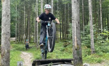 Schüler aus Bad Goisern in der Bike Arena Obertraun