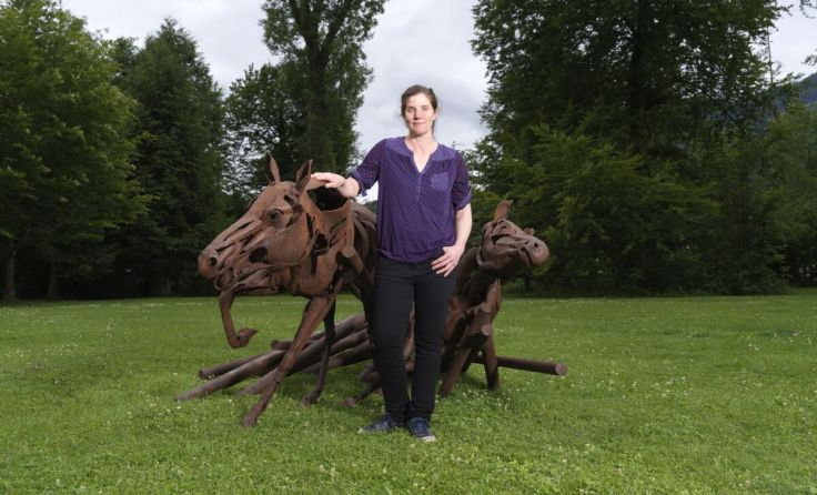 Dana Meyer mit dem Werk "Das Gespann" (Foto: OÖLKG/Michael Maritsch)