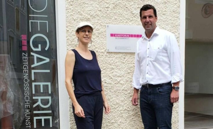 Helene Huemer mit Bürgermeister Stefan Krapf (ÖVP) (Foto: Studio Huemer)