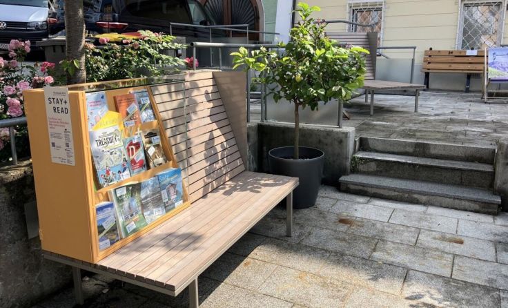Lesebank am Marktplatz (Foto: Stadtbücherei Gmunden)