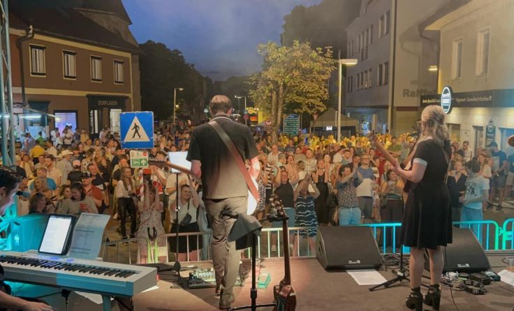 Gute Top-Stimmung bei den Konzerten auf der Hauptbühne (Foto: Stadtgemeinde Laakirchen)