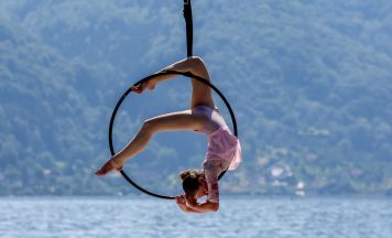 Luftakrobatik über dem Traunsee