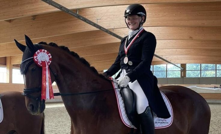 Christina Grabner mit ihrer Stute Toskana (Foto: privat)