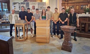 Hallstätter Schüler fertigten neue Amben für evangelische Pfarrgemeinde