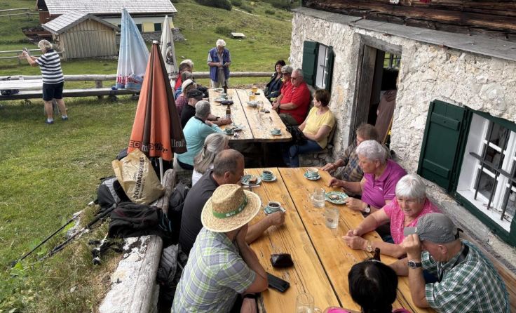 Traditionelles Bratlessen am Feuerkogel (Foto: PV Ebensee)