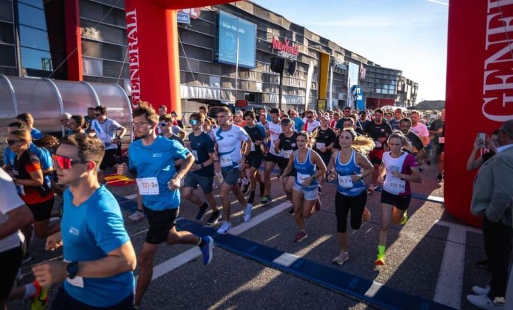 Firmenlauf business2run in der VARENA (Foto: FreundDerBerge)