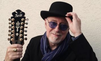 Konzert von Michael Phillips in der Coconut Beach-Bar in Altmünster