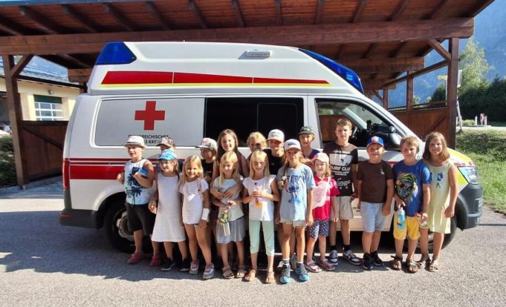 Die Kinder konnten das Rote Kreuz Bad Goisern kennenlernen. (Foto: Marktgemeinde Bad Goisern)