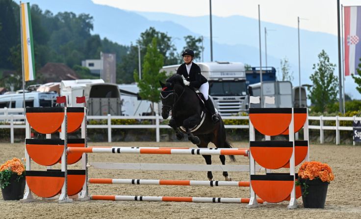 Moni Schmidlechner mit ihrer Stute Riviera (Foto: Phototeam Lehoczky)