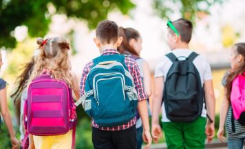 Neue Schultasche für Taferlklassler in Traunkirchen