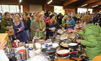 Pfarrflohmarkt in Ebensee lädt zum Stöbern ein