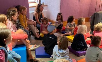 Stadtbücherei Gmunden öffnet „lila Höhle“ für junge Entdecker