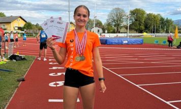 Rosa Bauer aus Gmunden holt österreichischen Meistertitel im Speerwurf
