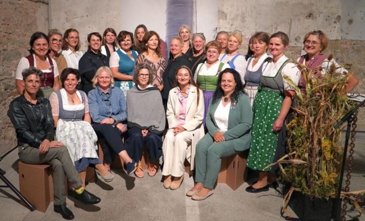 Kunst und Landwirtschaft begegnen sich in der Hipphalle Gmunden (Foto: Peter Sommer Fotopress)