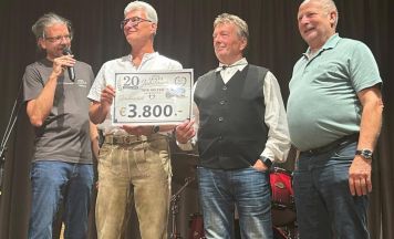 „Wir helfen“ spendet 3.800 Euro für neues Pfarrzentrum in Neukirchen bei Altmünster