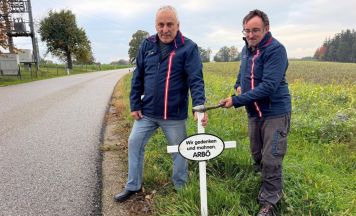 Weiße Kreuze mahnen und erinnern im Bezirk Gmunden