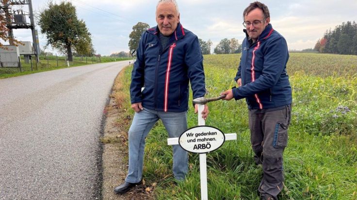 Weiße Kreuze mahnen und erinnern im Bezirk Gmunden