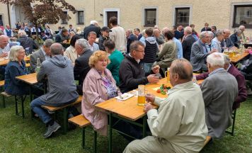 Pfarrfrühschoppen in Feldkirchen war ein schönes Fest des Miteinanders