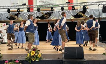 Volkstanzgruppe Engerwitzdorf-Gallneukirchen feiert Bronze bei Wertungstanzen
