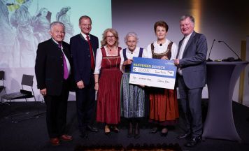 Goldhaubengemeinschaft feiert 50-jähriges Jubiläum im Linzer Schlossmuseum
