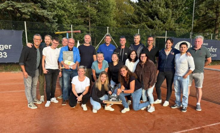 In Pergkirchen wurde der Saisonabschluss der Tennismannschaft gefeiert. (Foto: Wieden/Tennisverein)
