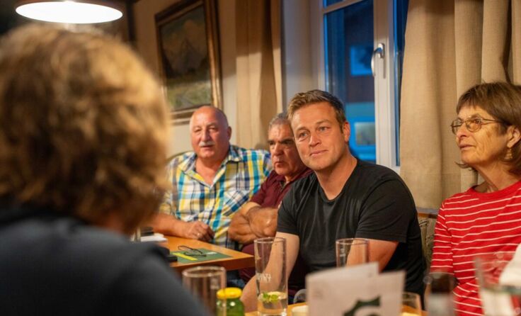 Die Grünen laden mit Landessprecher Stefan Kaineder zur Wirtshausrunde in Perg. (Foto: Grüne OÖ)