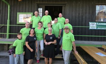 Basteln und Rockmusik beim Siedlerverein Arbing