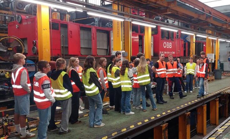Die Schüler der PTS Grein besuchten die ÖBB Werkstätte. (Foto: PTS Grein)