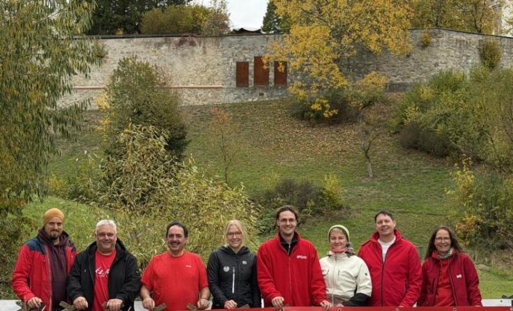 Teilnehmer des SPÖ-Bezirkswandertags posieren in Waldhausen im Bezirk Perg. (Foto: SPÖ)