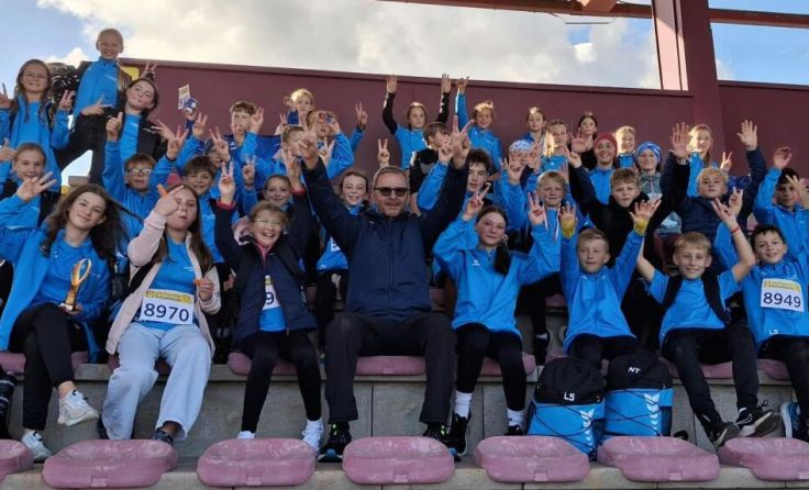 Die Schüler freuen sich über die Stockerlplätze. (Foto: Steiner Melanie)