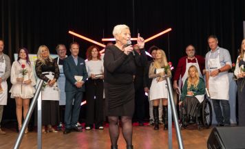 Jazz Gitti und zahlreiche weitere Prominente zeigten in Perg Herz