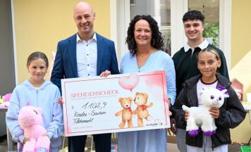 Spendenübergabe an Herzkinder-Verein nach Flohmarkt-Sommer