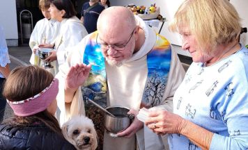 Tiersegnung in Linz-St. Peter mit neuem Erinnerungsort