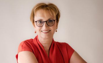 Frahamerin schreibt über Geldanlage für Frauen