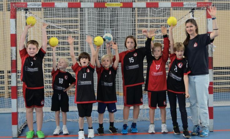 Die Eferdinger U10-Handballmannschaft feiert zwei Siege beim Turnier in Linz. (Foto: HC Eferding)