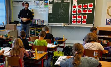 „Mein Lieblingsplatz“ – Kinder der Volksschule Klam gestalten Holzscheiben