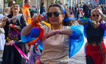 Vom Verein bis zur Großfamilie: Warum Gruppenkostüme beim Fasching immer beliebter werden