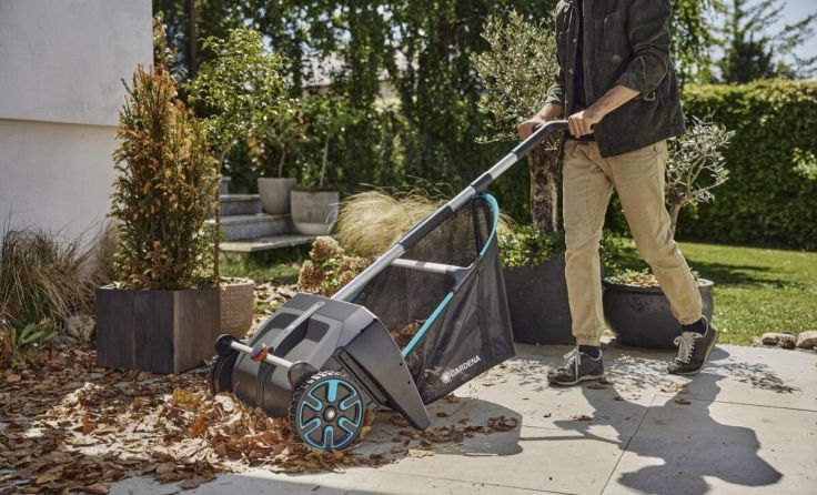Laub- und Rasensammler können die Arbeit im Herbst erleichtern. (Foto: Gardena)