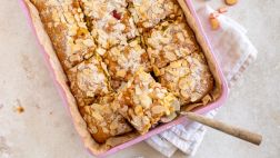 Erdbeer Rhabarber Rührkuchen