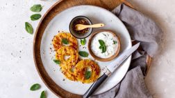 Chilli Ananas Steaks mit Joghurt Minze Dip